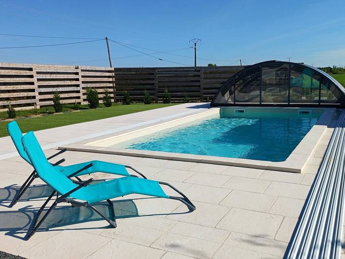 Casa vacacional 'Gîte Les 2 Fontaines' con piscina privada, Spa, Wi-Fi y aire acondicionado in Marans, Región de La Rochelle