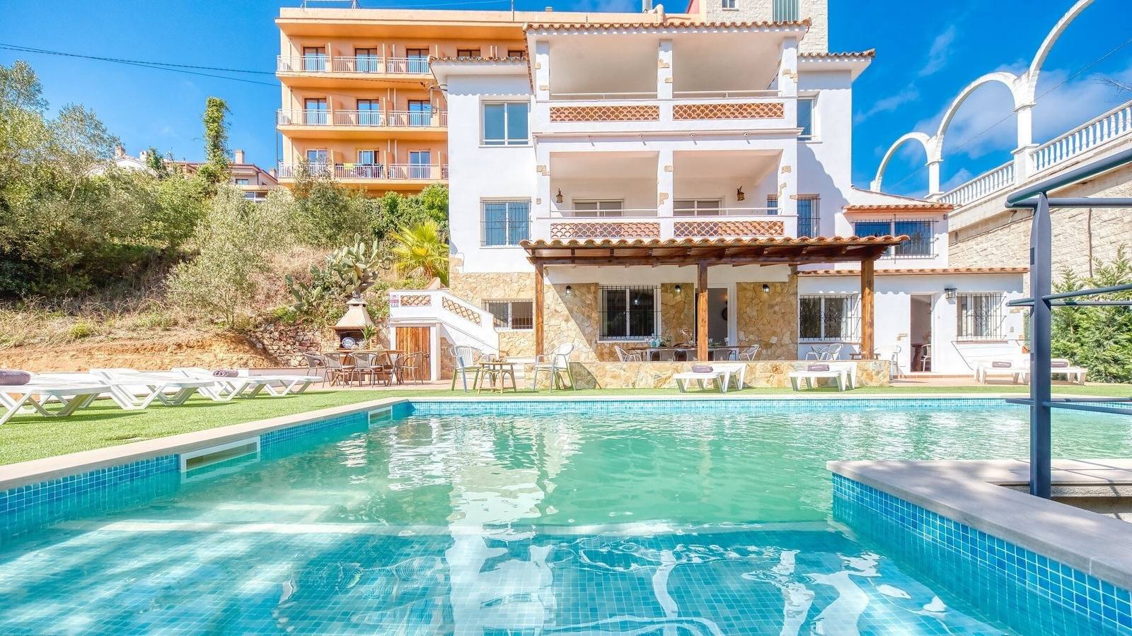 Villa 'Costacabana - Pilar' mit privatem Pool, privater Terrasse und Wlan in Lloret de Mar, Costa Brava