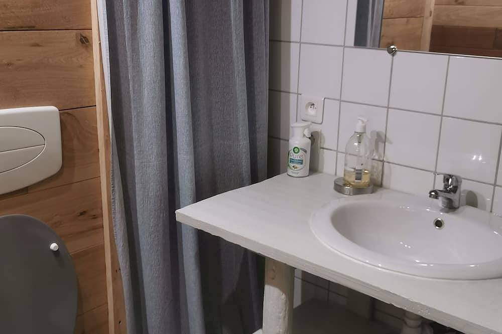 Entire apartment, Sweet typical appartment in our typic Bauge Farmhouse, with Nordic Bath in Aillon-le-Vieux, Chambéry region