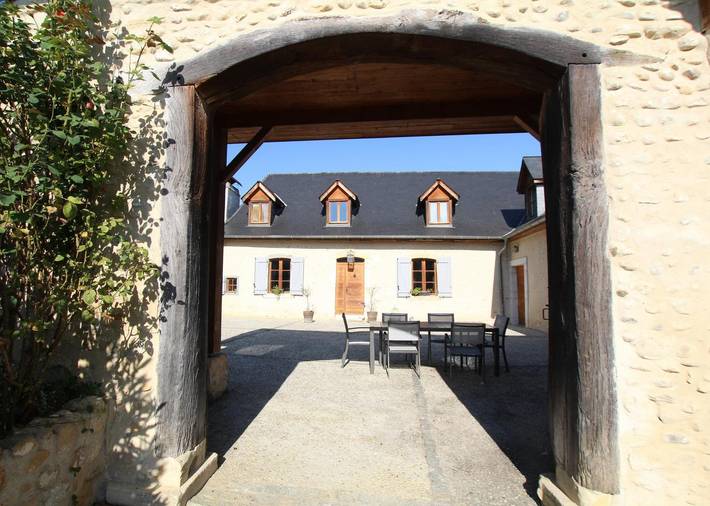 Chambre d’hôte pour 4 personnes, avec Terrasse et Jacuzzi ainsi que Jardin et Piscine à Pau