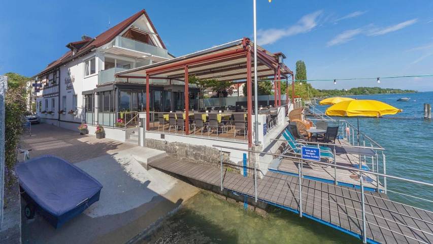 Hotel für 4 Personen, mit Balkon und Terrasse sowie Garten und Seeblick
