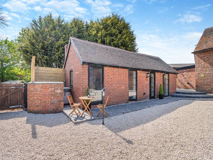 Cottage for 2 people, with garden, with pets in Warwickshire