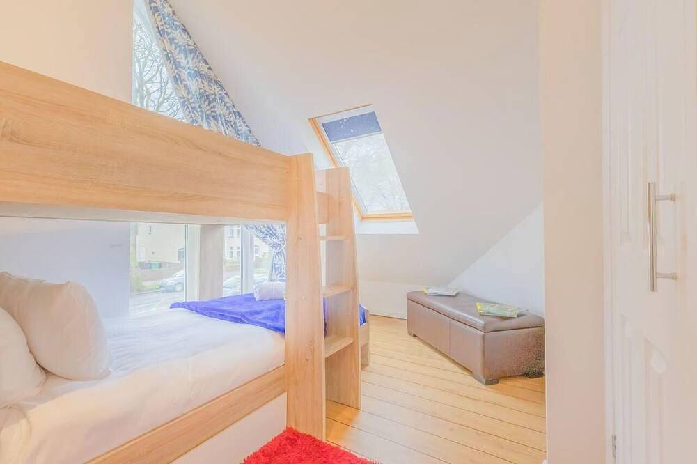 6Br Mansion With Games Room & Hot Tub in Cardiff, Cardiff und Umgebung