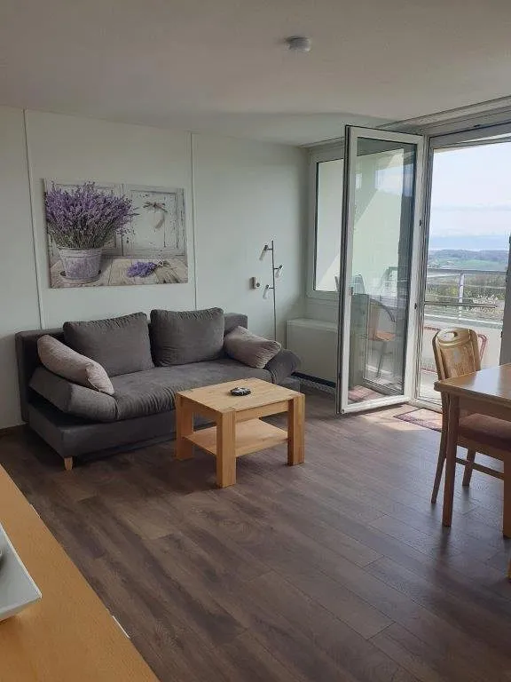Ferienwohnung für 2 Personen, mit Ausblick und Balkon sowie Pool und Seeblick - 1