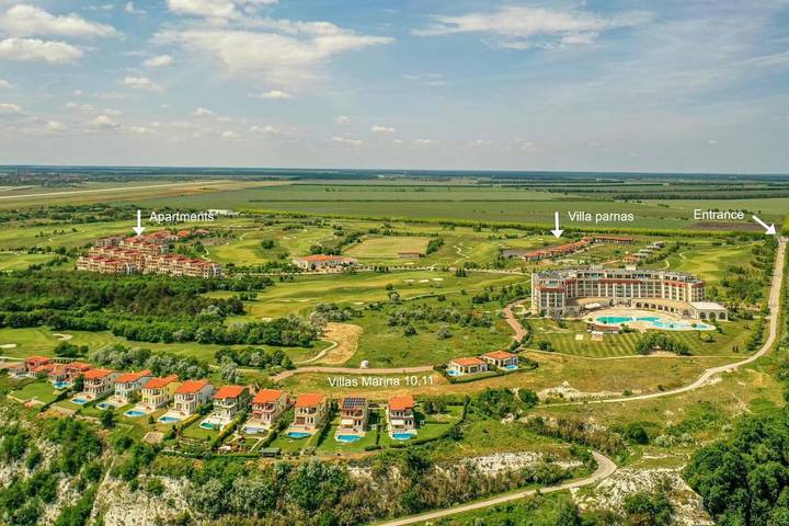 Apartahotel para 4 personas, con Balcón y Terraza además de Piscina y Vistas en Bulgaria