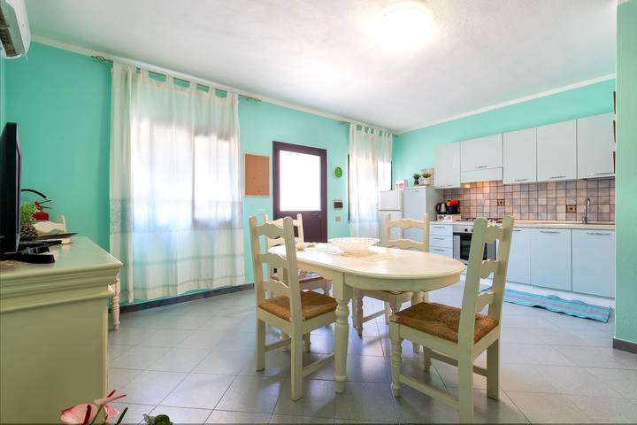 Ganze Wohnung, Ferienwohnung 'Rosa' mit Wi-Fi und Klimaanlage in Trinità d'Agultu e Vignola (Borgo), Trinità d'Agultu e Vignola