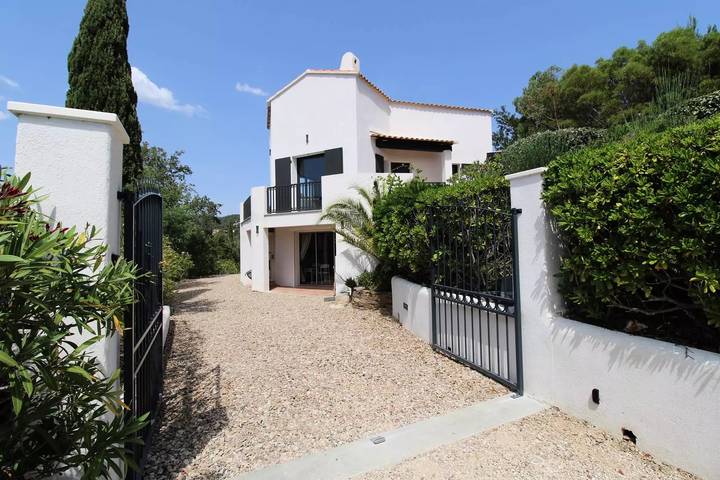 Location de vacances pour 8 personnes, avec piscine et terrasse à La Londe-les-Maures - 3