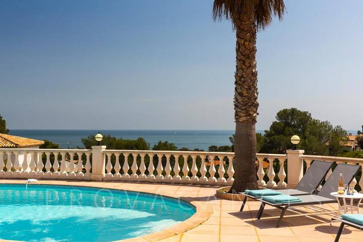 Schönes Ferienhaus mit Pool und Meerblick in St-Aygulf in Saint-Aygulf, Frejus