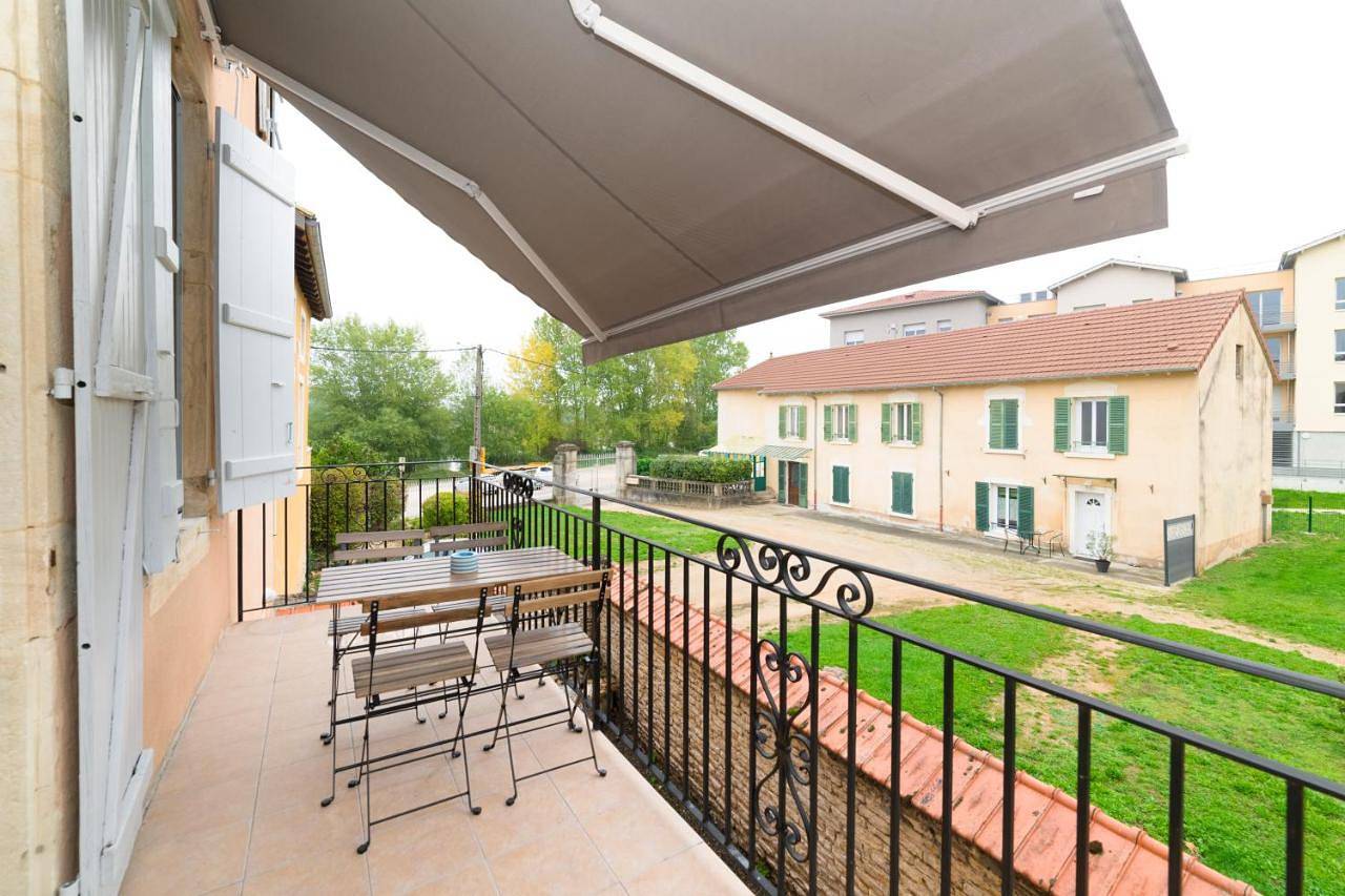Appartement entier, Two-Bedroom Apartment in Tournus, Région de Mâcon