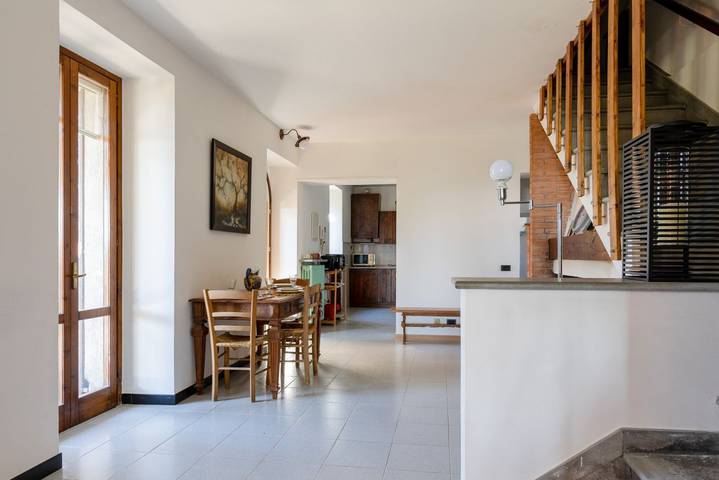 Appartamento intero, Guesthost - Villa Hannah in the hills with panoramic views in Passignano sul Trasimeno, Lago Trasimeno