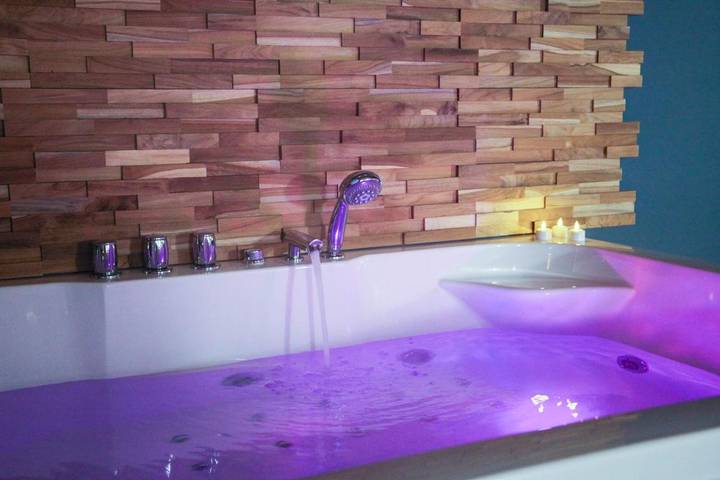 Gîte pour 4 personnes, avec jacuzzi dans Saint-Martin-en-Bresse - 2