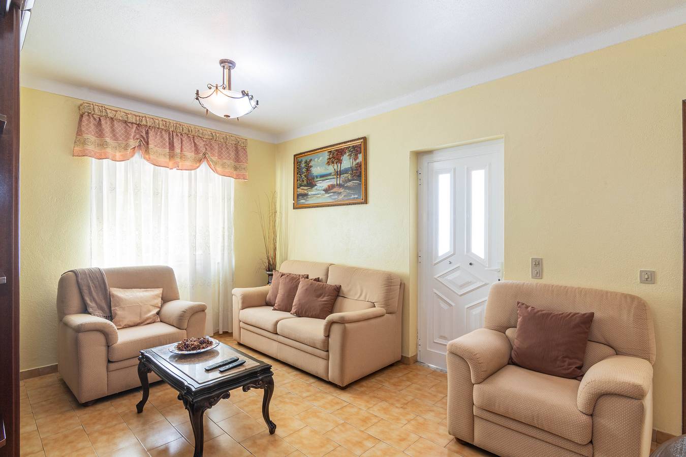 Vakantiehuis 'Casa Do Sol - Estombar' met Privétuin, Balkon en Wi-Fi in Estômbar, Lagoa