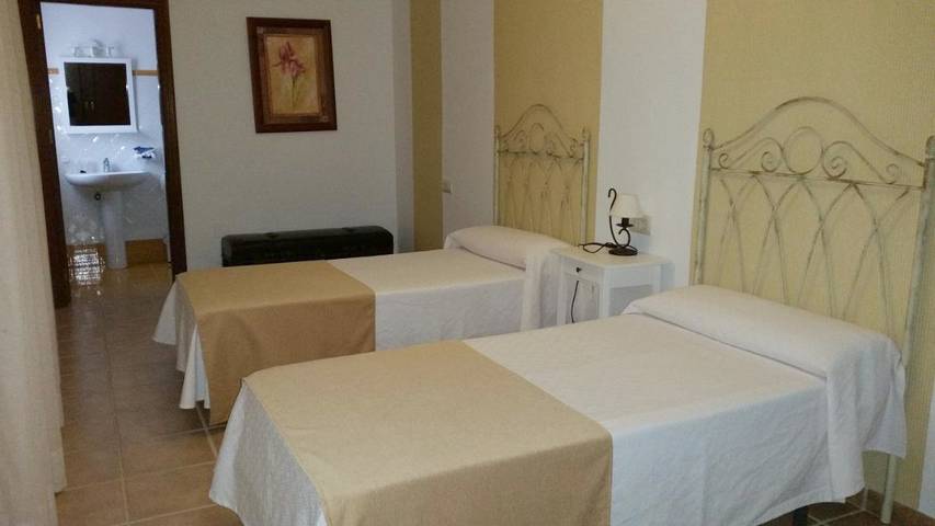 Casa rural para 18 personas, con jardín además de vistas y piscina, Se admiten mascotas en Sierra Sur Jaen - 3