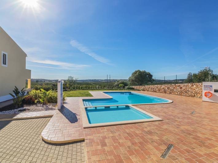 Location de vacances pour 6 personnes, avec Terrasse ainsi que Jardin et Vue dans Alcantarilha