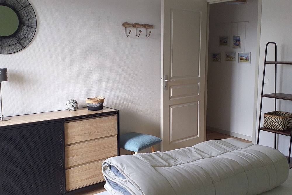 Entire apartment, Duplex 72m² apartment renovated in 2020 400m from the beach and shops in Saint-Aubin-sur-Mer (Calvados), Caen region