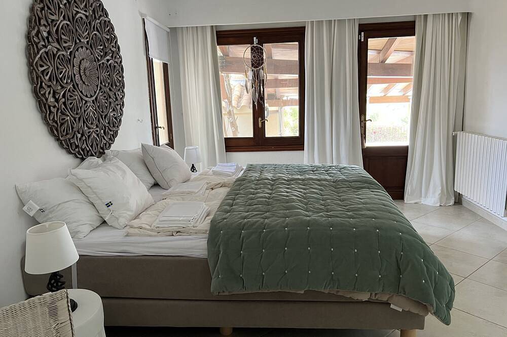 Beautiful Sunny Sea View Villa - Open Fire - Sauna - Heated Pool - Games Room in Cas Catala, Calvià