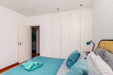 Villa for 6 Guests in São João de Deus, Areeiro, Picture 1