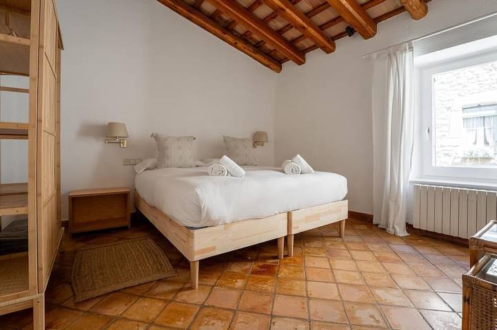 Gîte pour 6 personnes, avec jardin dans Peratallada - 4
