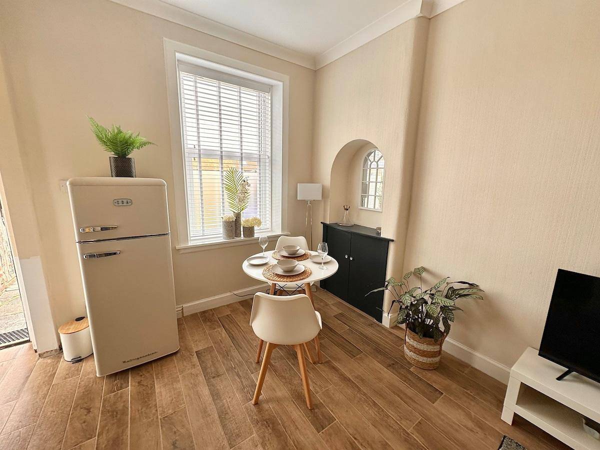 Entire holiday apartment, The Prestwick Retreat in Firth Of Clyde