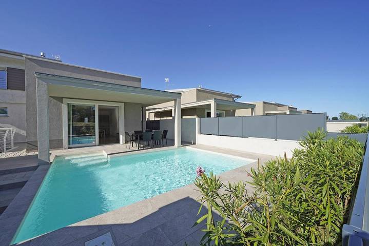 Villa per 8 persone, con sauna e giardino nonché piscina e terrazza in Sirmione