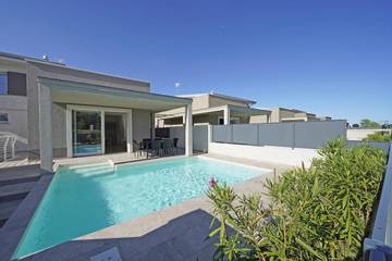 Villa pour 8 personnes, avec piscine et terrasse ainsi que jardin et sauna à Sirmione