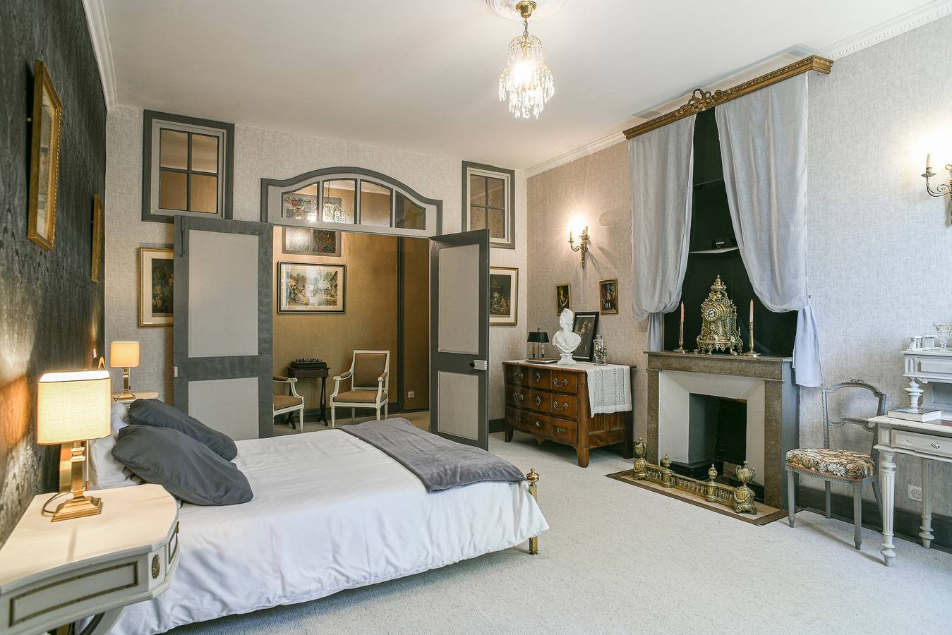 Chambre Marie-Antoinette, Suite de caractère, 40 m² et salon privatif in Saint-Albin-de-Vaulserre, Région de La Tour-du-Pin