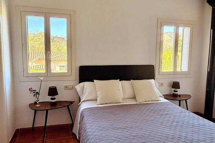 Villa in Nature with Yoga Room, Peace and Tranquility in Puigpunyent, Mallorca Westen
