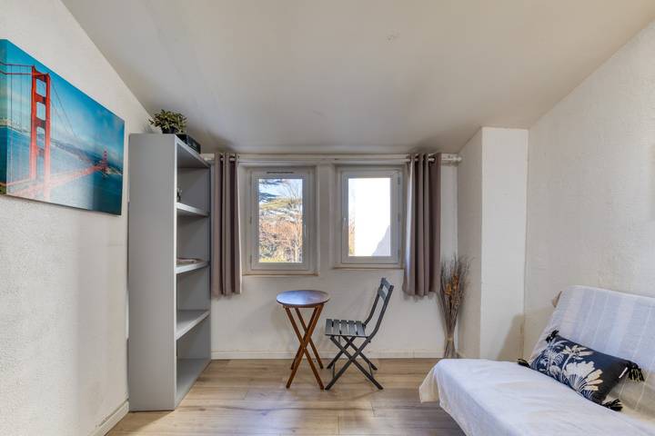 Apartamento entero, Apartamento 'Sous Les Toits' con Wi-Fi y aire acondicionado in Pézenas, Costa mediterránea (Francia)