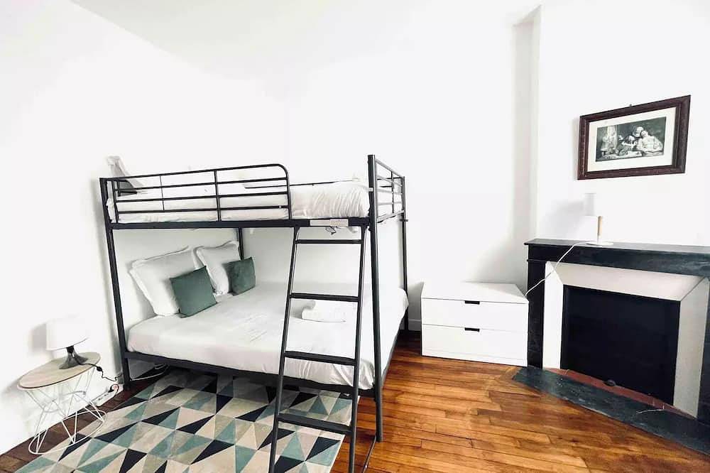 Villa Nearby Paris - 17 Guests - Garden - Parking - Metro in Le Kremlin-Bicêtre, Val-de-Marne