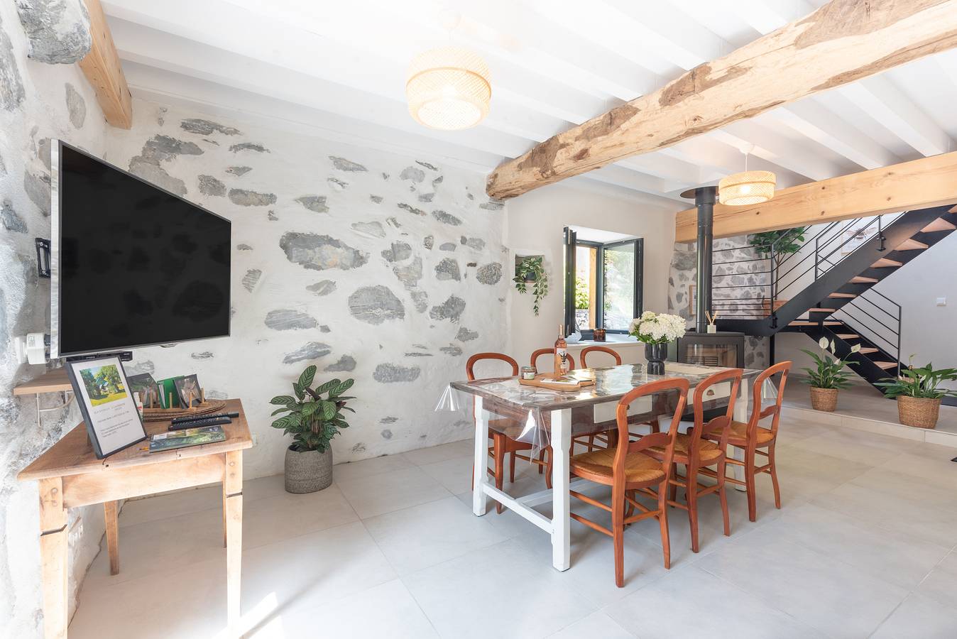 Maison de vacances 'L'authentik' avec vue montagne, terrasse privée et climatisation in Accous, Béarn