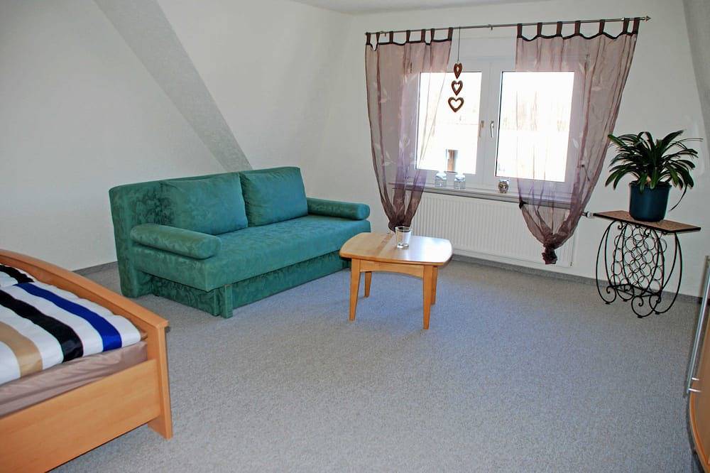 Vacation apartment Pommernhof on the upper floor with sitting area in the garden - Ferienwohnungen auf dem in Samtens, Ruegen
