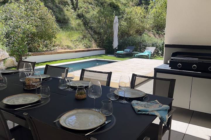 Ferienhaus für 8 Personen, mit Pool und Balkon - 1