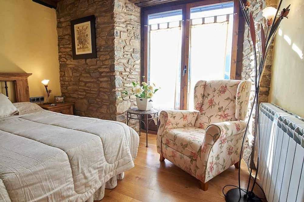 Entire apartment, 6B House in Vilac 10km Baqueira, beautiful views in Vielha e Mijaran, Catalan Pyrenees