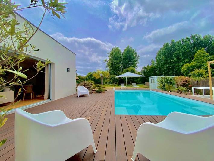 Gîte pour 2 personnes, avec vue et balcon ainsi que piscine et jardin à Berson - 2