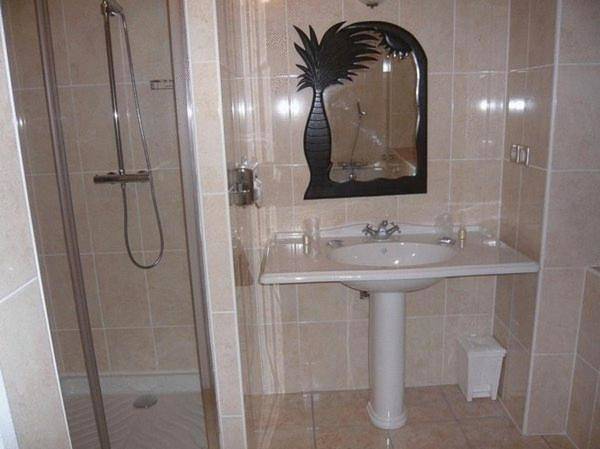 Gîte pour 2 personnes, avec jardin ainsi que terrasse et vue à Plougasnou - 4