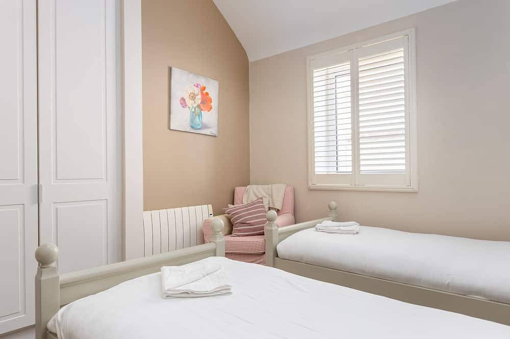 Ganze Wohnung, The Dell 18 - With golf course and sea views! in Lahinch, County Clare