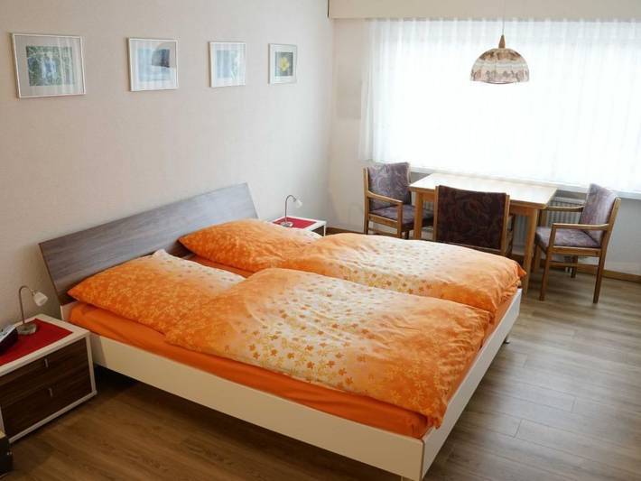 Ferienwohnung für 4 Personen, mit Sauna und Pool sowie Balkon und Garten in Graubünden - 3