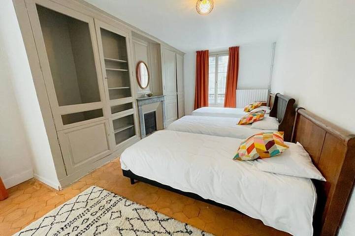 Gîte pour 15 personnes, avec Jacuzzi ainsi que Terrasse et Jardin à Château-Renault - 4