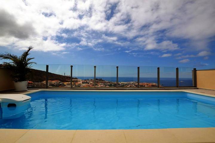 Apartamento de vacaciones para 6 personas, con jardín además de vistas y piscina - 1