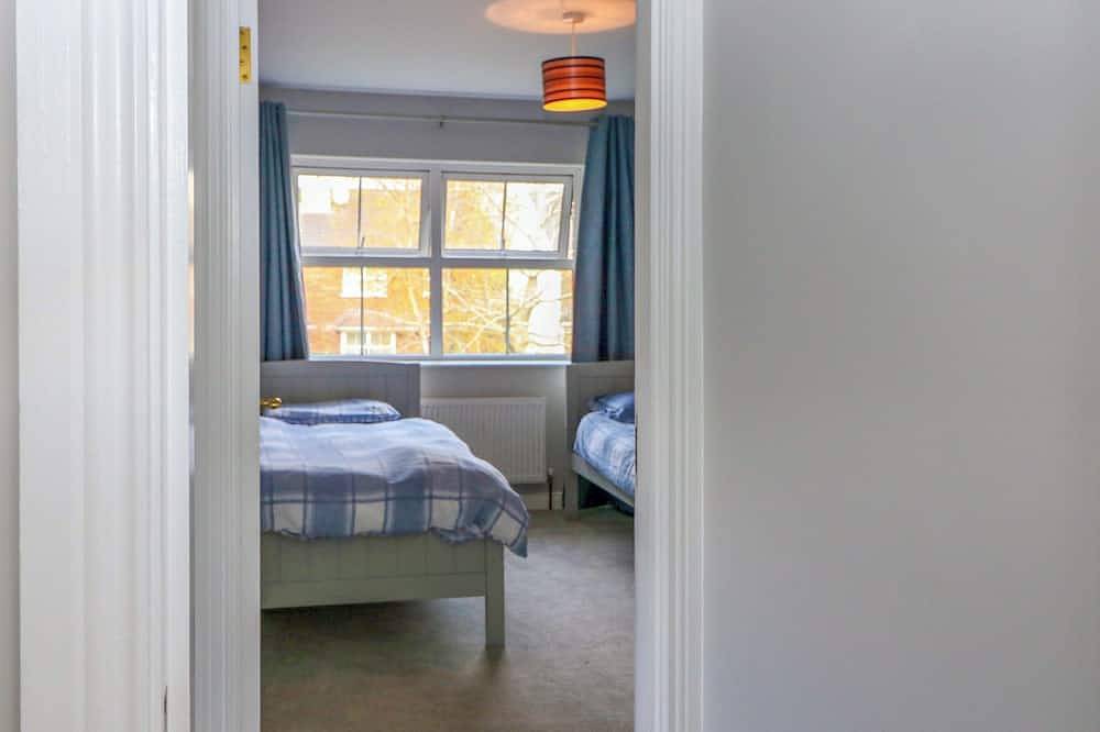 32 Kings Park, pet friendly, with a garden in Killarney, County Kerry in Killarney, Killarney National Park