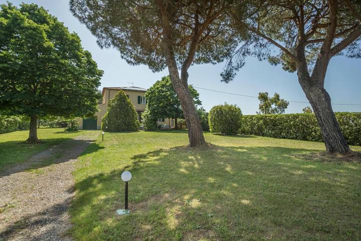 Villa voor 8 personen, met Tuin en Uitzicht in Livorno