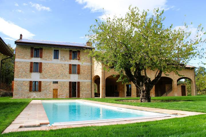 Chalet para 18 personas, con balcón además de jardín y piscina - 1