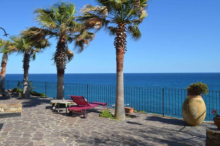 Ferienhaus mit Meerblick für 6 Personen, mit Terrasse und Garten in Spiaggia Galeazza, Imperia
