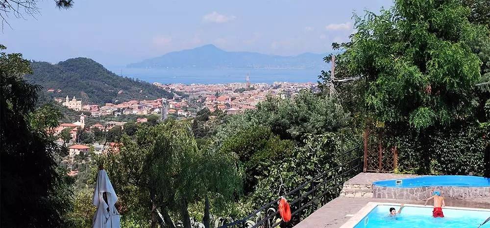 Camping per 4 persone, con Terrazza e Piscina nonché Panorama alle Cinque Terre