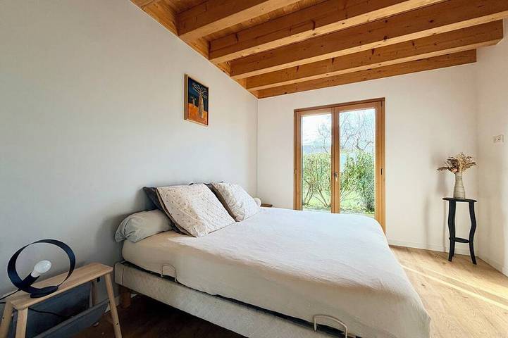 Location de vacances pour 8 personnes, avec jardin dans La Biolle - 2