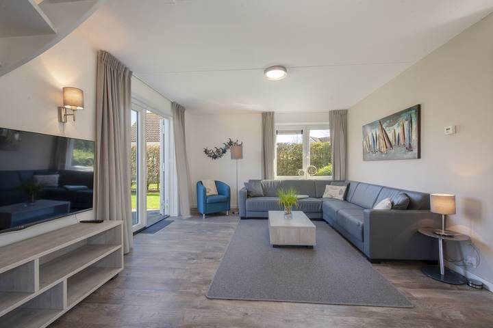 Ferienhaus für 6 Personen, mit Balkon/Terrasse und Terrasse sowie Garten und Pool in Noord-Beveland