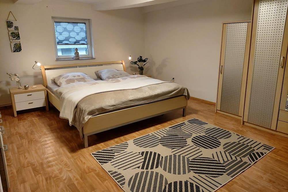 Apartamento inteiro, Fewo Wolf - apartment/apartment, bathroom, Wc, 1 bedroom in Einbeck, Weser Hills