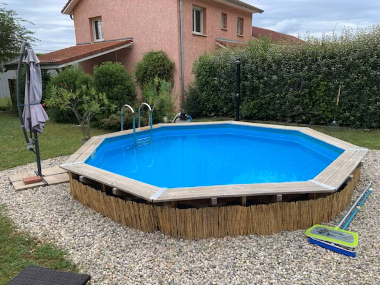 Maison de vacances 'De Violette' avec vue sur les montagnes, piscine privée et Wi-Fi in Serrières-de-Briord, Belley