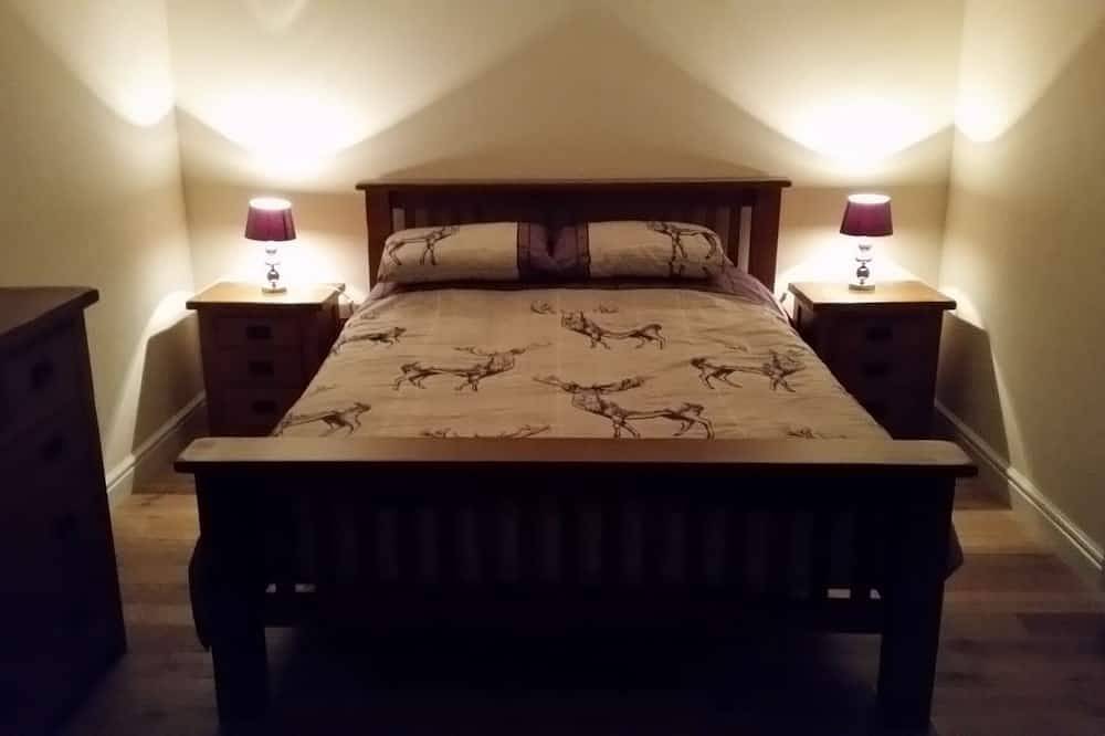 Beach side cottage steeped in family history, pet friendly, sleeps 4. in North Uist, Outer Hebrides