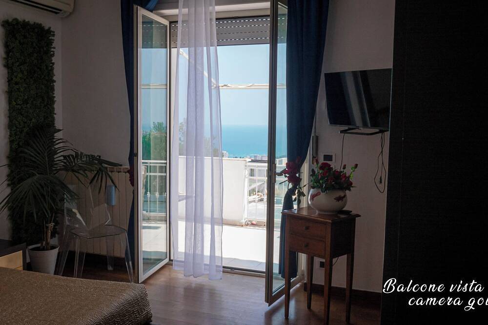 Alisea - rooms in villa with pool and free parking in Montesilvano, Adriatic Coast Abruzzo